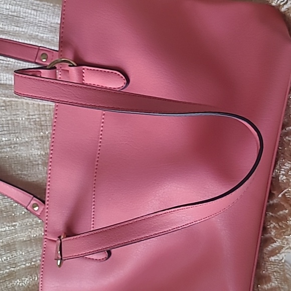 LIZ CLAIBORNE NWOT JESS CARNATION HANDBAG - Picture 3 of 10